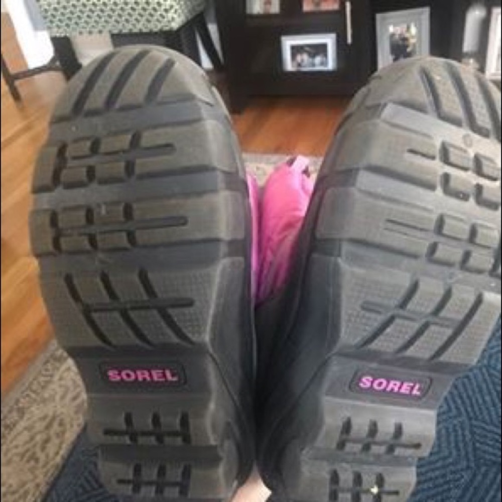 Girls sorel boots size 4